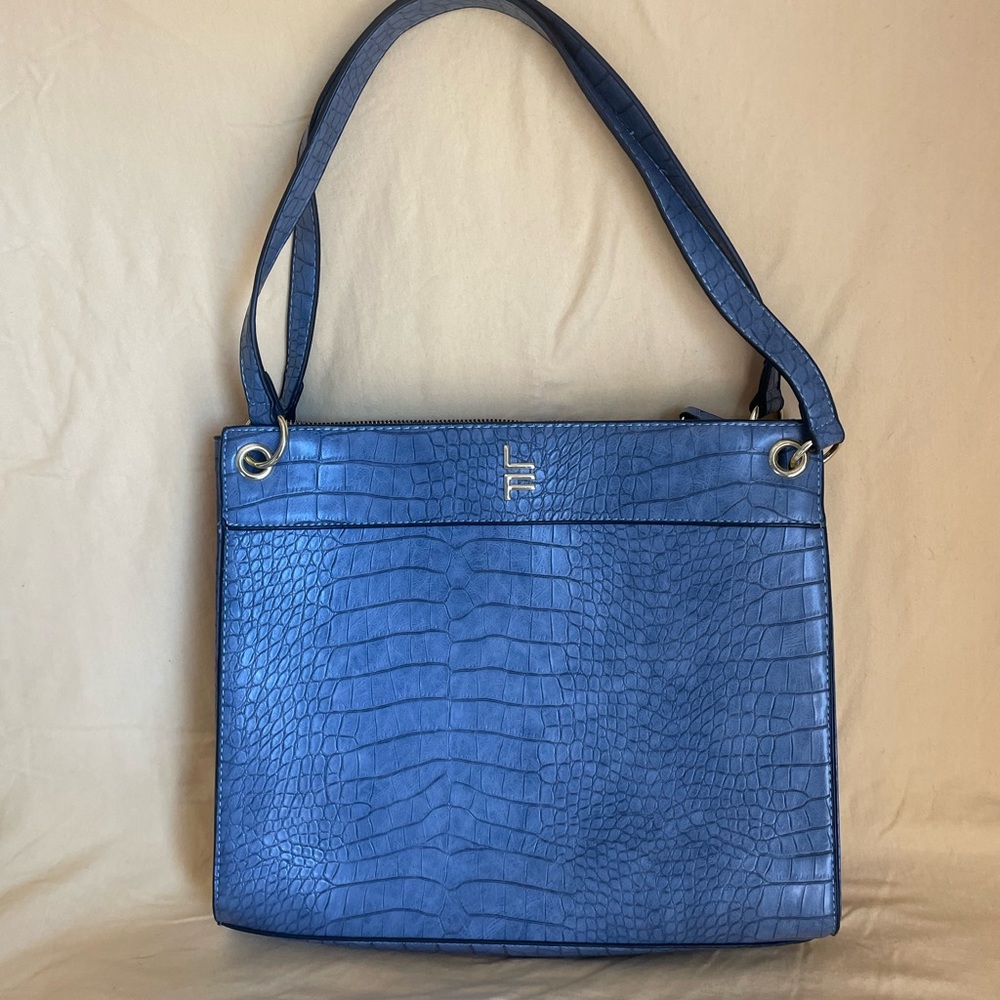 Smart looking London Fog shoulder bag. Quality vegan leather with zipper middle.